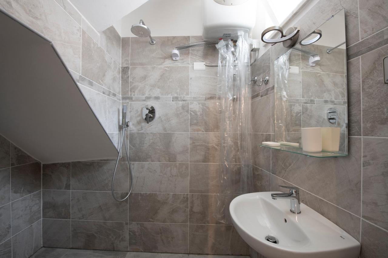 Double Room Private Bathroom 2