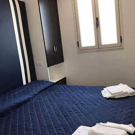 La stanza sul Porto di Amalfi camera piccina piccina con bagno privato e terrazzino vista mare-2