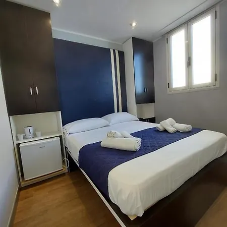 La stanza sul Porto di Amalfi camera piccina piccina con bagno privato e terrazzino vista mare-3